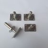 4 Hülsen (Rondelle Ø 40 mm, Außendurchmesser Hülse Ø 15 mm, Tiefe: 50 mm) und 4 Gegenstücke mit Bolzen (60 x 40 mm).