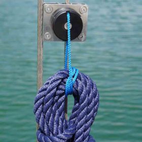 Clever und individuell einsetzbar - das Grundhalterungssystem RopeFix sorgt für eine optimale Organisation an Bord.