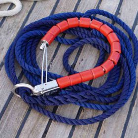 Der praktische Mooring Aufsatz perfekt für Mittelmeerhäfen für das saubere anlegen an Mooringleinen.
