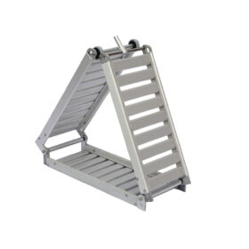 Mit nur 8 Kg Gewicht eignet sich sie die Gangway New Mini von SWI-TEC perfekt für kleine Yachten.