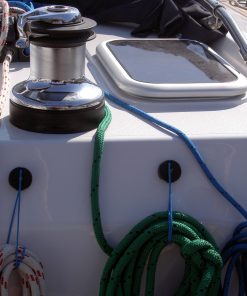 Unser RopeFix Leinenhalter verspricht Ihnen mehr Ordnung für Ihre Leinen und Schoten an Bord.