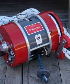 Personal Winch with dyneema line