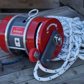Personal Winch with dyneema line