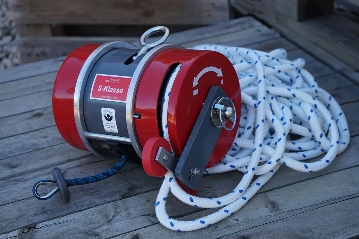 Personal Winch with dyneema line