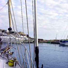 Shroud clips for boat hook 